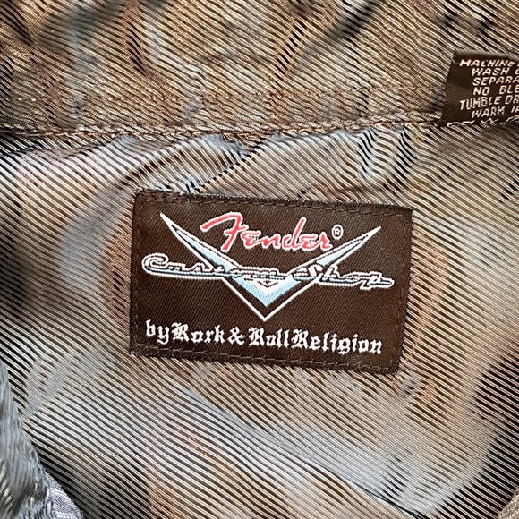Fender by Rock & Roll Religion Gray Striped Button Down Shirt Size Medium - Picture 10 of 10